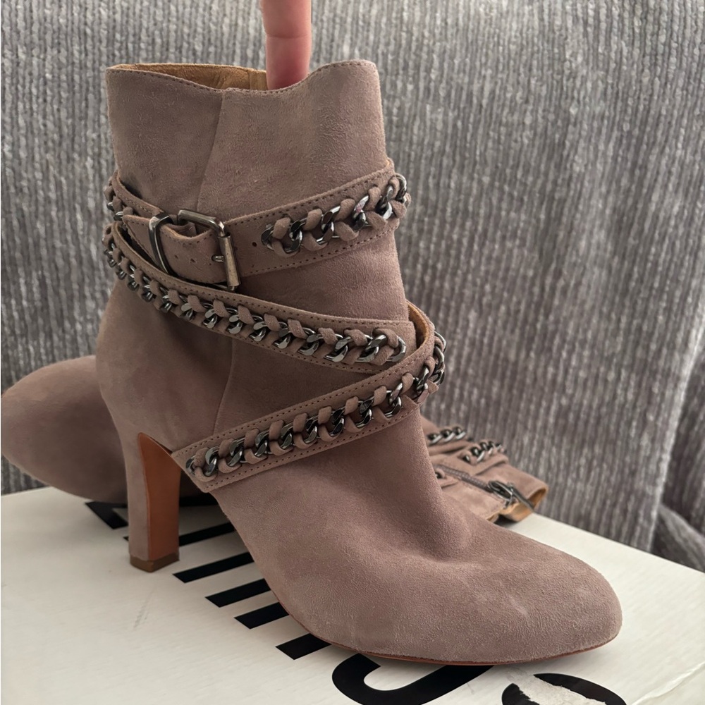 Schultz boots size 8